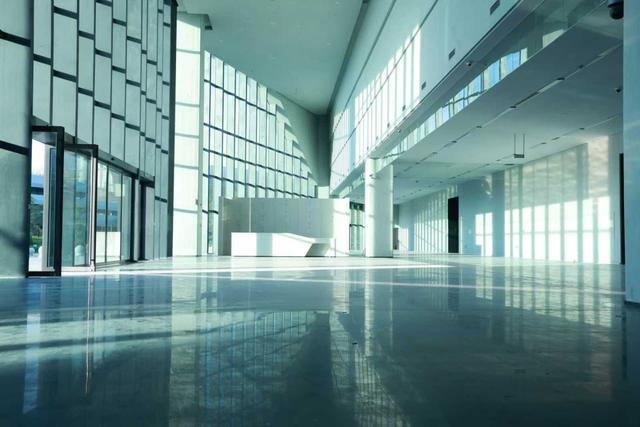 市民身影, 环屏与四面, 与沿海景观 市民身影, 环屏与四面, 与沿海景观