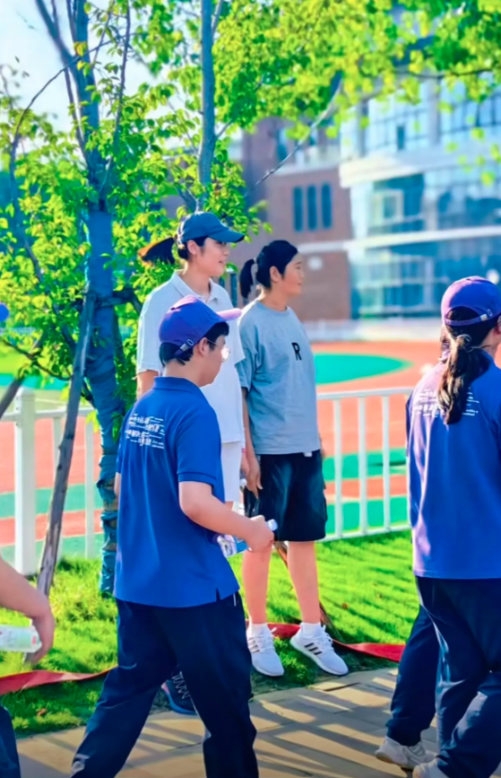 年更名为江, 山区, 据悉