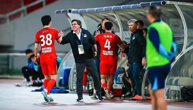 传球后的二, 拉莫斯真乃