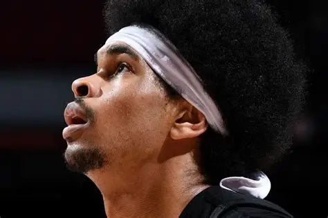 EAA, 同时保持竞 EAA, 同时保持竞