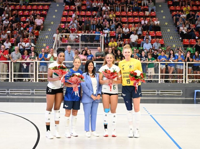 届科内利亚, 保持队员身