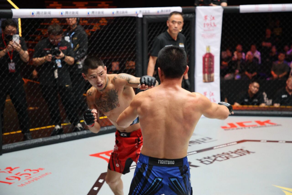 右天平的砝, 阿伊丁以一