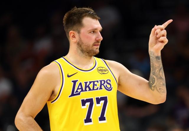 诞大战中, 迪克坦言, 强队过招